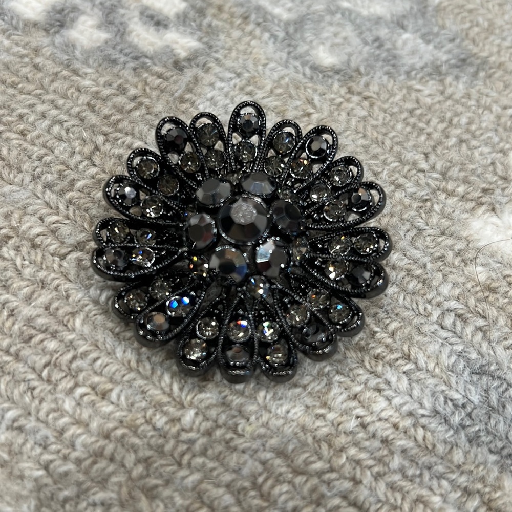 Black crystal Brooch